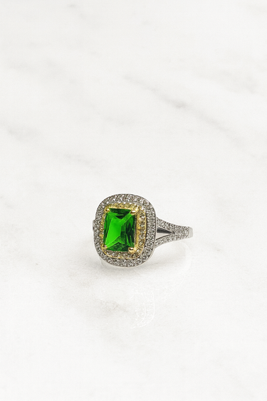 💚 Anello Emerald Glow in Argento 925 con Pietra Verde e Zirconi