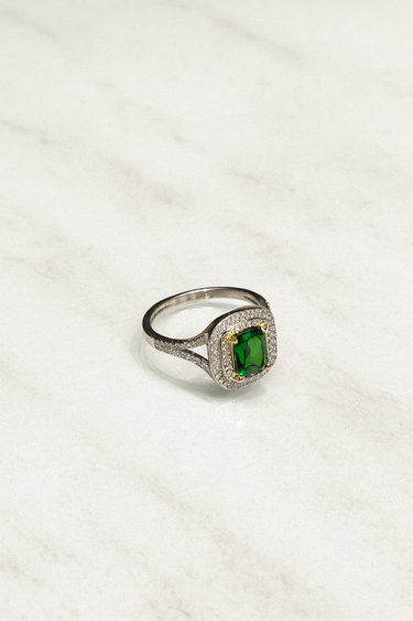 💚 Anello Emerald Glow in Argento 925 con Pietra Verde e Zirconi
