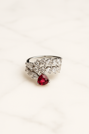❤️ “Ruby Tear” – Anello Goccia Rubino in Argento 925 con Zirconi ✨