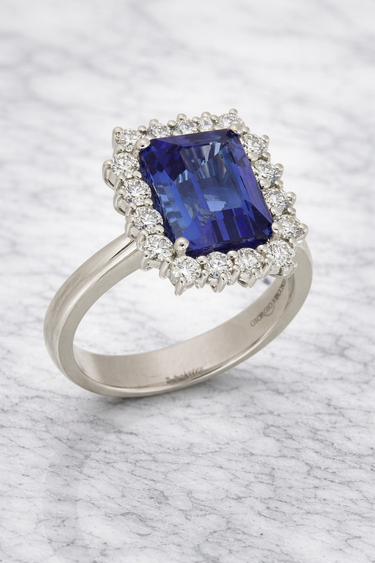 Anello in Oro Bianco 18kt con Tanzaniti 3.40 ct e Diamanti F/G VS 0.62 ct AB17159ET