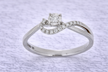 Anello in Oro Bianco 18kt con Diamanti F/G VS 0,11 ct Totali ABX17552
