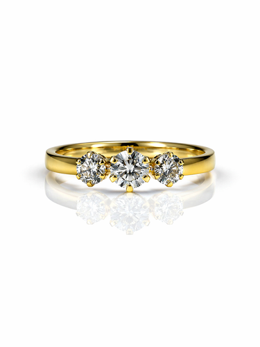 Anello Trilogy in Oro Giallo 18Kt – Design Elegante e Simbolico