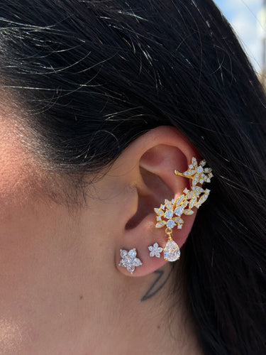 Ear Cuff Floreale Dorato con Zirconi – Orecchino con Foro dal Design Luminoso