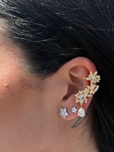 Ear Cuff Floreale Dorato con Zirconi – Orecchino con Foro dal Design Luminoso